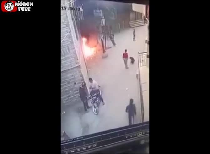 Video :A building nearly catches fire due to a pyromaniacal cat